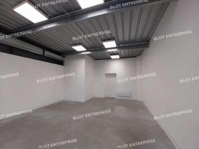 A louer locaux d'activités de 124m² à Donges