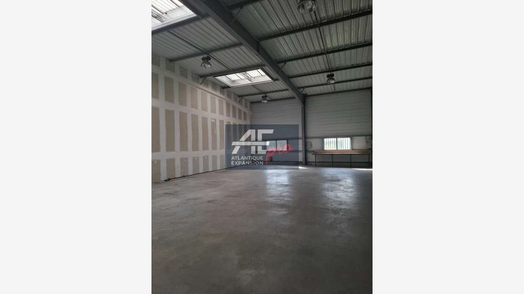 A louer local d'activité entrepôt 372m² à Donges