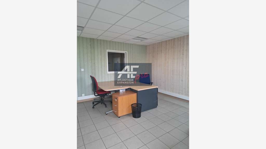 A louer local d'activité entrepôt 372m² à Donges