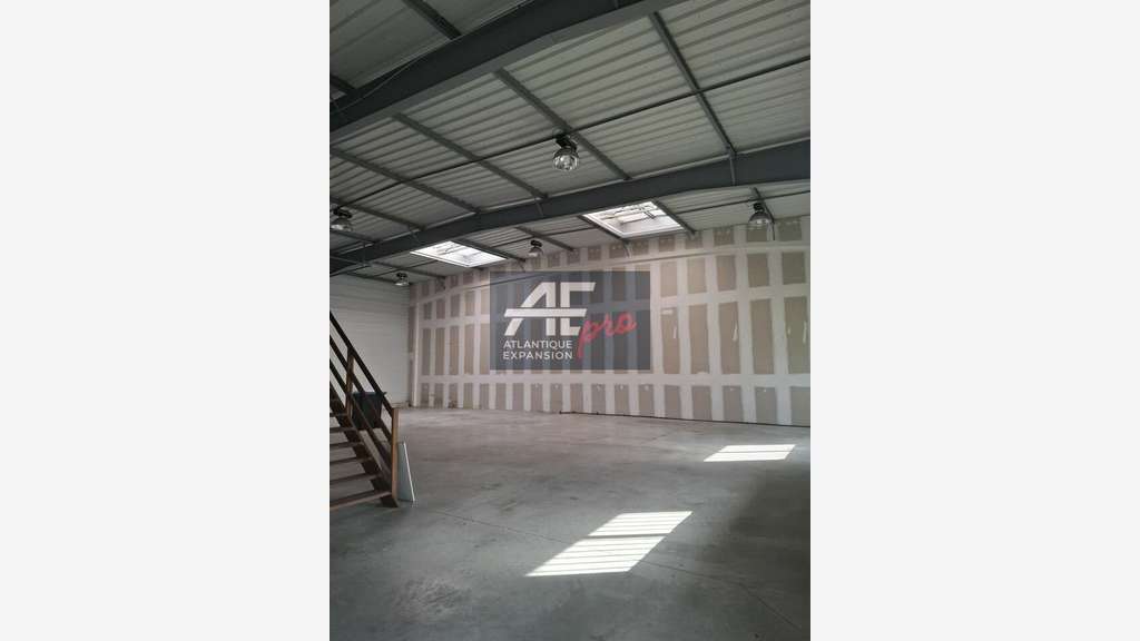 A louer local d'activité entrepôt 372m² à Donges
