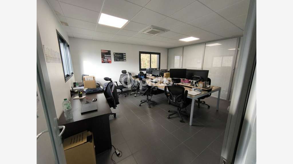 A louer local pro de 180m² à Donzenac prox A20/A89