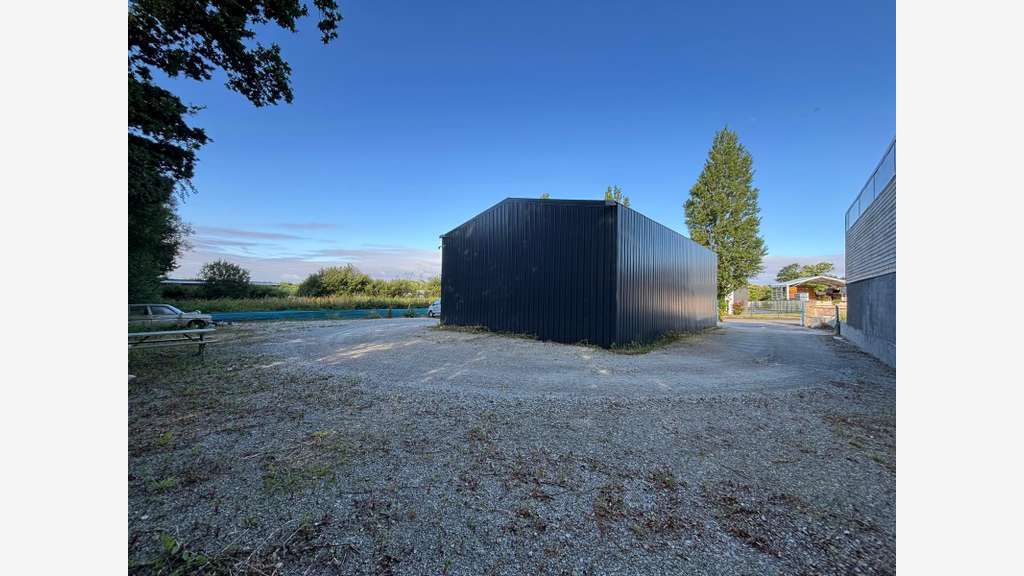 A louer bâtiment professionnel 160m² à Douarnenez