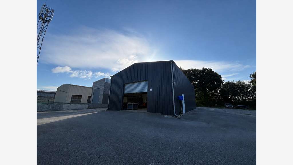 A louer bâtiment professionnel 160m² à Douarnenez