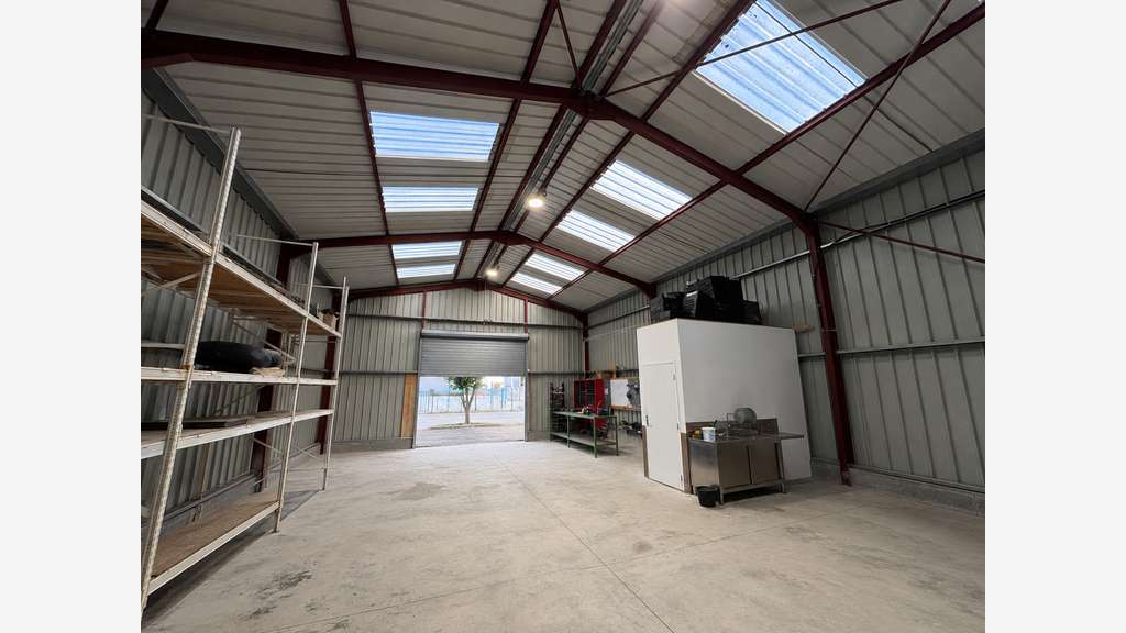 A louer bâtiment professionnel 160m² à Douarnenez