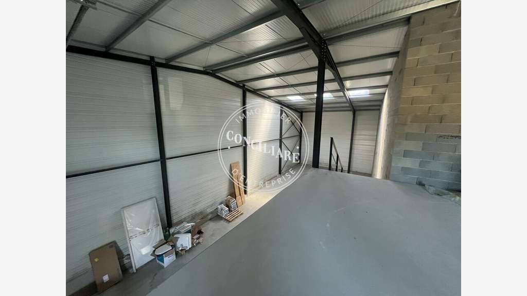 A louer entrepôt de 200m² neuf à Drémil-Lafage