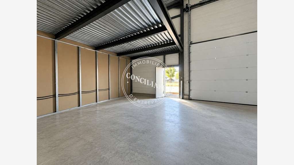 A louer entrepôt de 200m² neuf à Drémil-Lafage