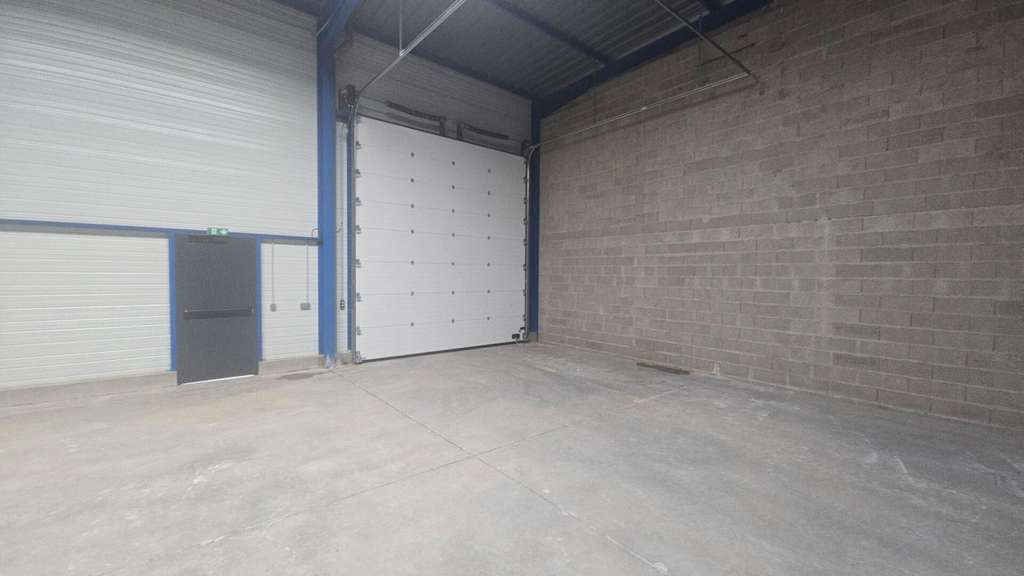Loue local d'activité 349m² Dreux zone commerciale