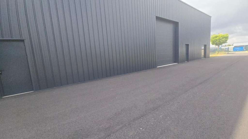 Loue local d'activité 349m² Dreux zone commerciale