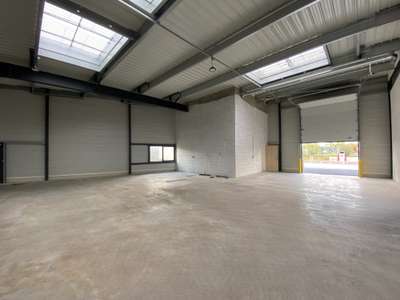 Cellule d'activités 200m² à louer à Dreux