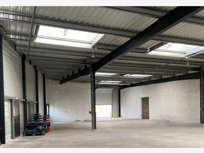 Cellule d'activités 230m² à louer à Dreux