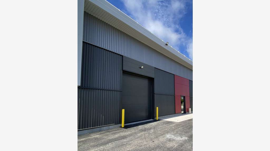 Cellule d'activités 230m² à louer à Dreux