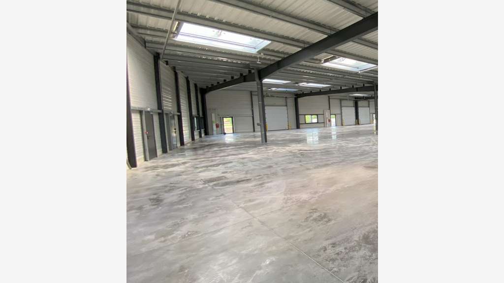 Cellule d'activités neuve 300m² à louer à Dreux