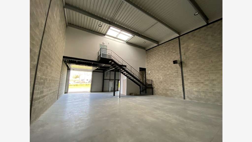 À louer – Local d'activités de 232 à 531 m² à Drou