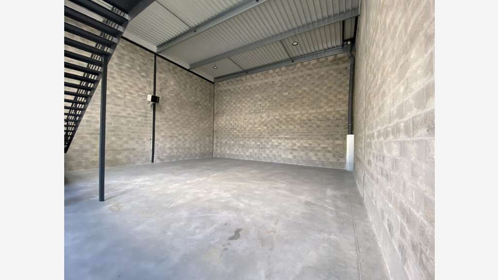 À louer – Local d'activités de 232 à 531 m² à Drou
