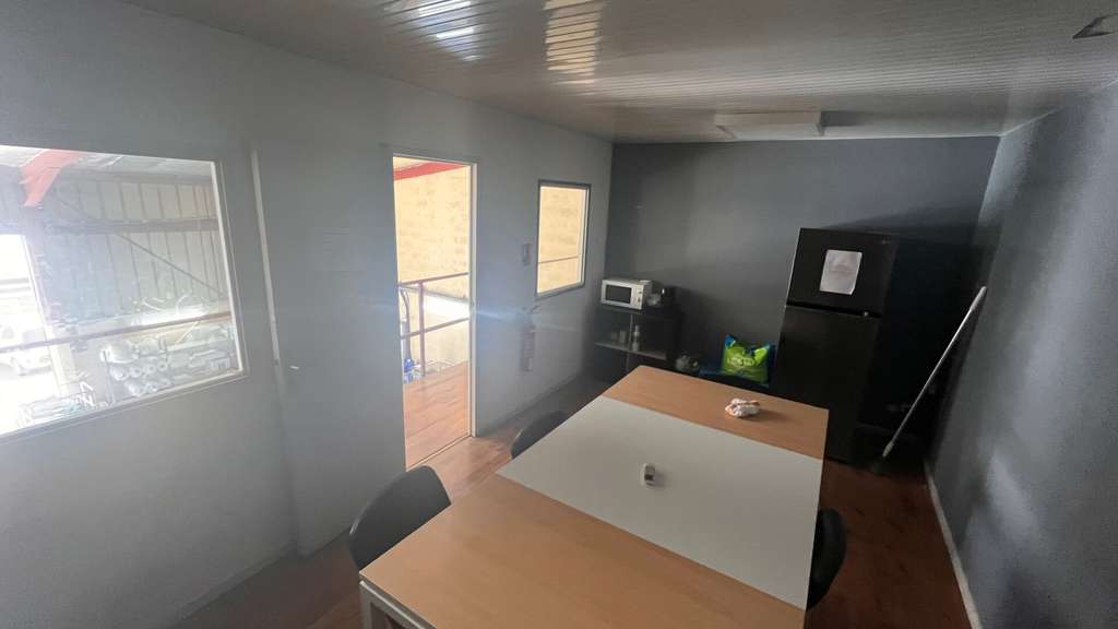 A louer dépôt de 360m² emplacement central Ducos