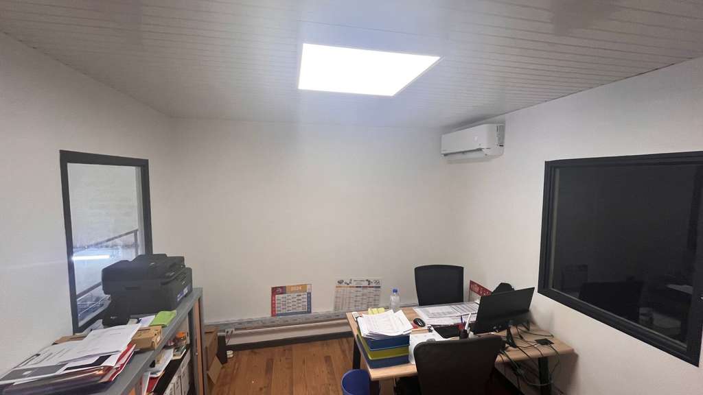 A louer dépôt de 360m² emplacement central Ducos