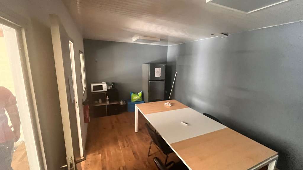 A louer dépôt de 360m² emplacement central Ducos