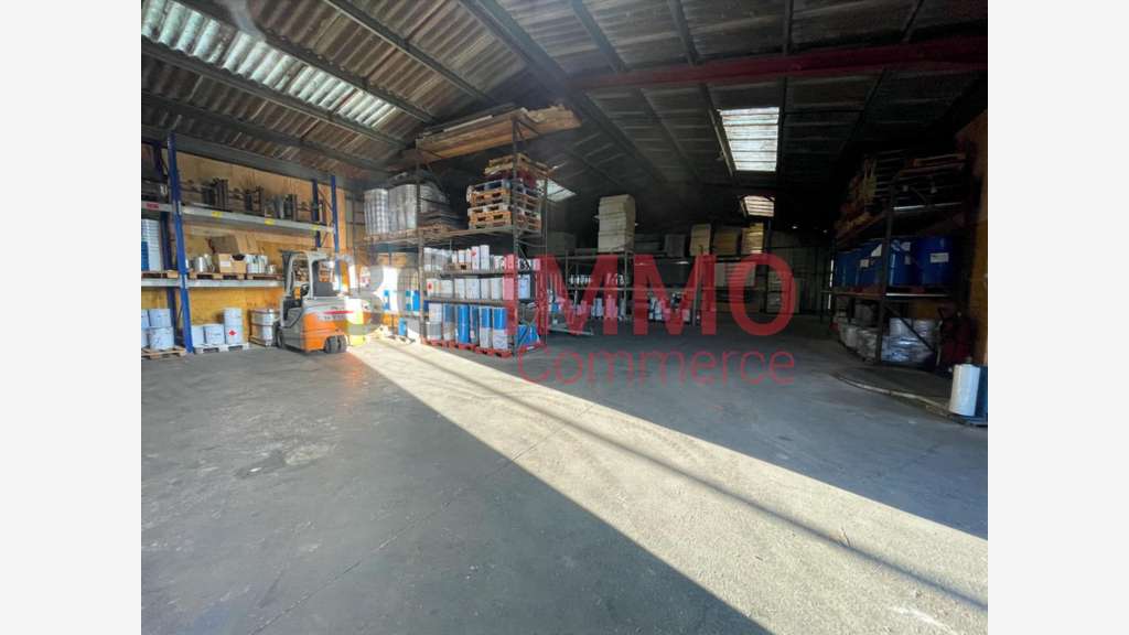 A louer entrepôt 250m² à Échiré zone industrielle