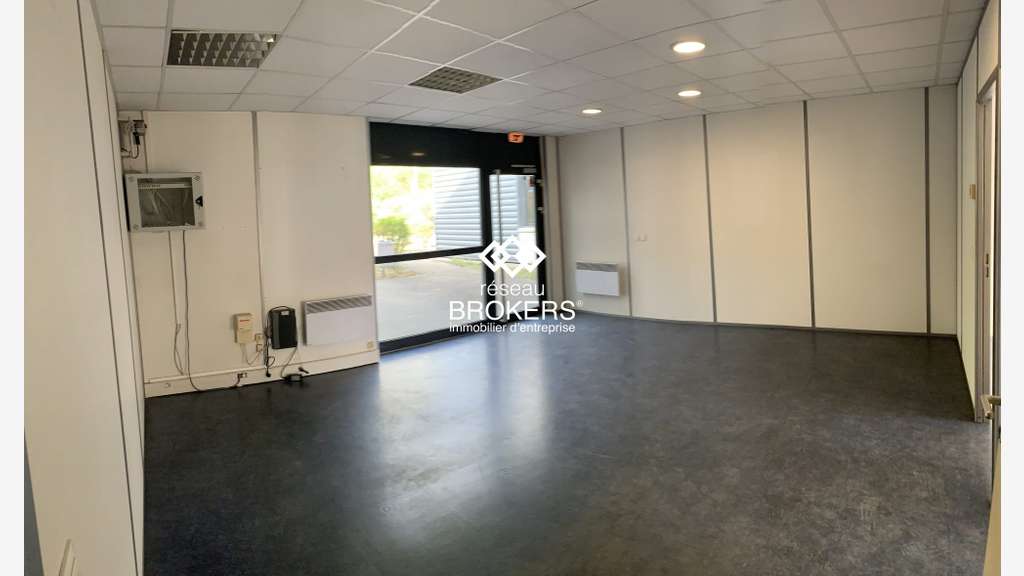 A louer local 403m² zone de Comboire à Échirolles