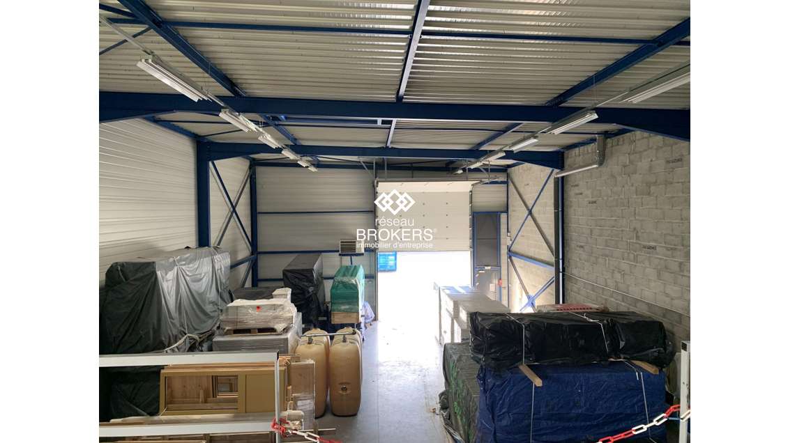 A louer local 403m² zone de Comboire à Échirolles