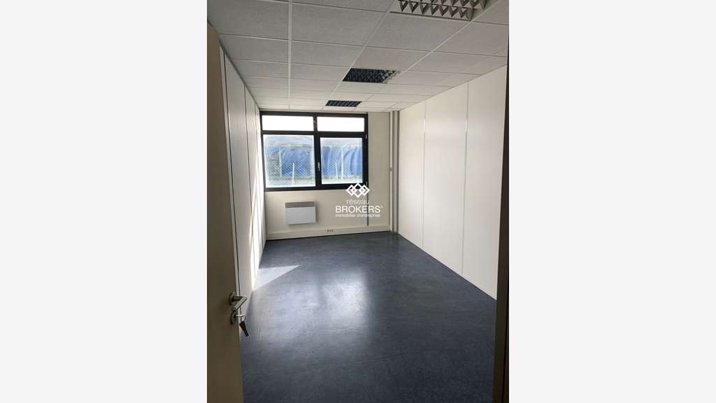 A louer local 403m² zone de Comboire à Échirolles
