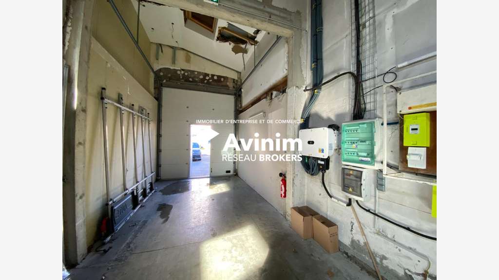 Local d’activité avec cour 320m² à Echirolles