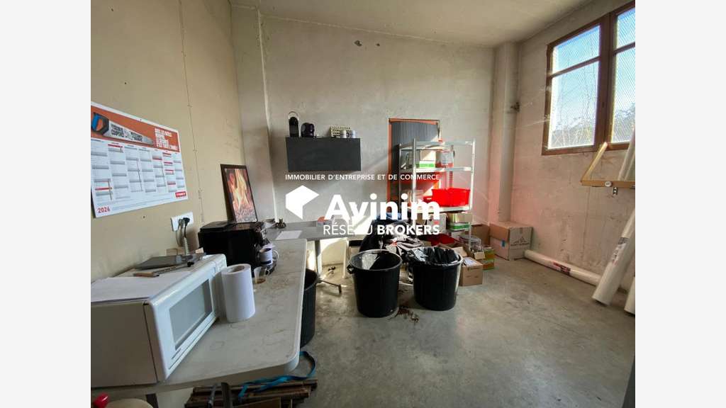 Local d’activité avec cour 320m² à Echirolles