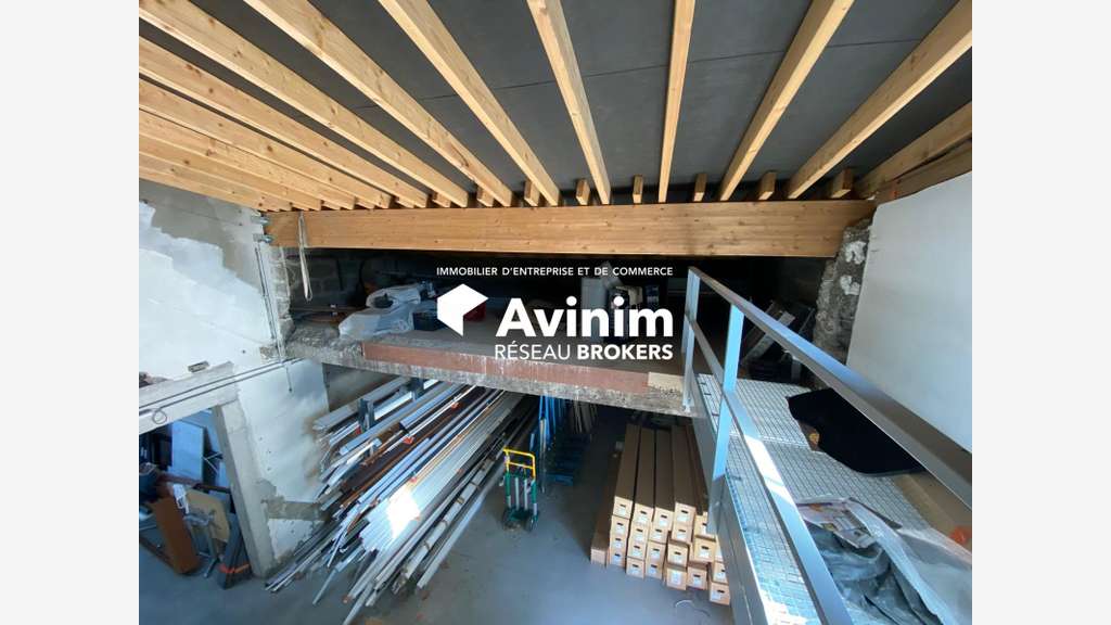 Local d’activité avec cour 320m² à Echirolles