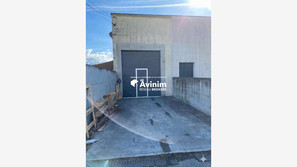 Local d’activité avec cour 320m² à Echirolles