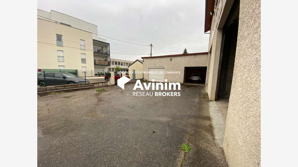 Local d’activité 178m² HSP 4 m à Échirolles