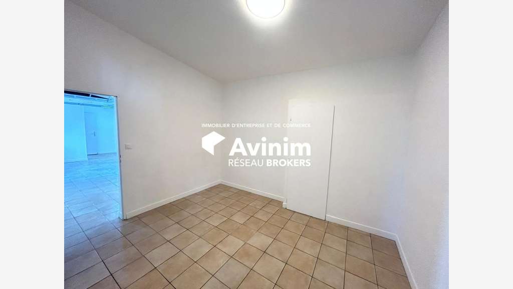 Local d’activité 178m² HSP 4 m à Échirolles
