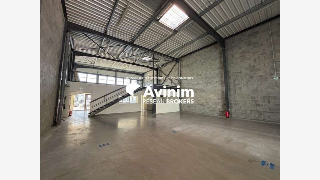 Bâtiment 342m² avec parkings à Échirolles