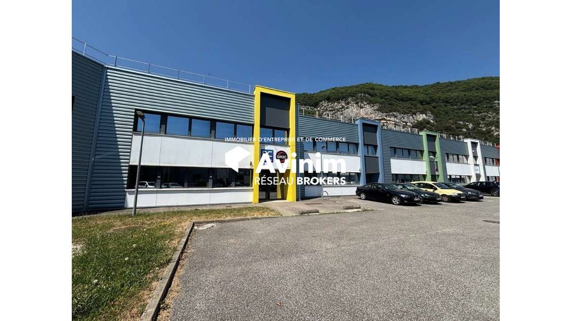 Bâtiment d'activité 342 m² avec parkings - Ec