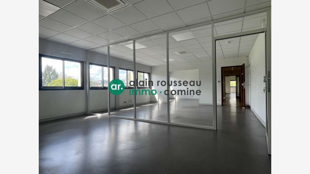 A louer local activité 1520m² zone ind. Écouflant