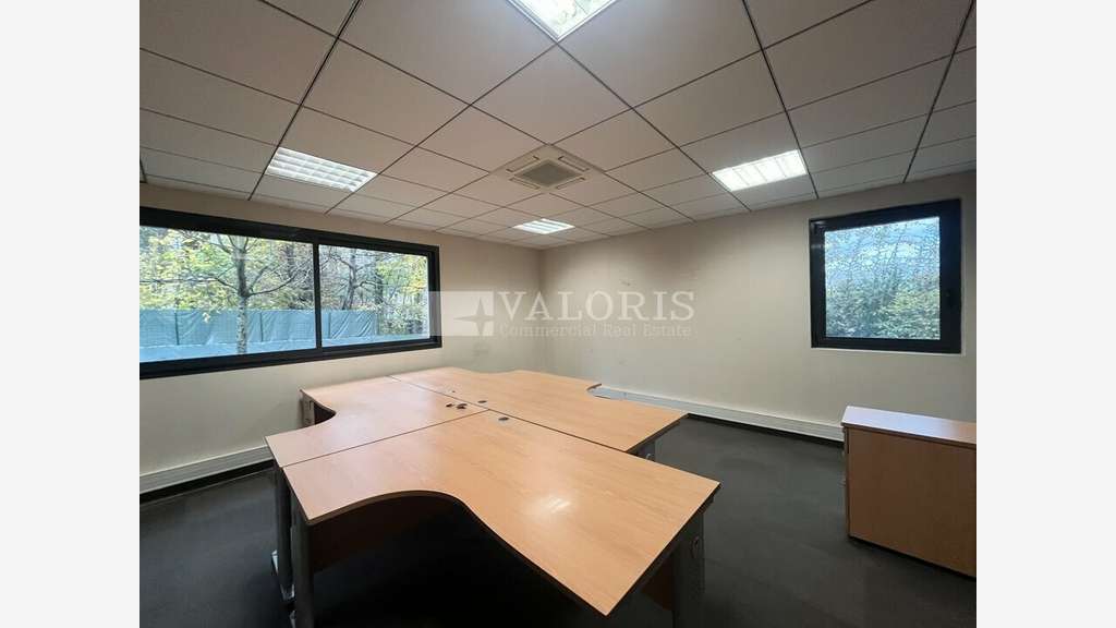 Atelier et bureaux à louer parc sécurisé à Ecully