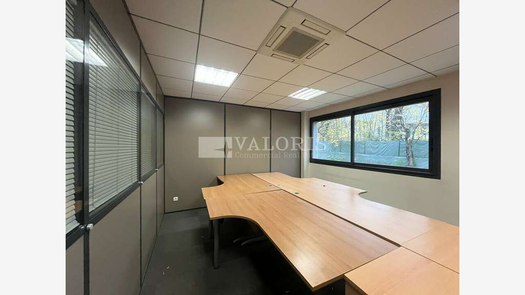 Atelier et bureaux à louer parc sécurisé à Ecully