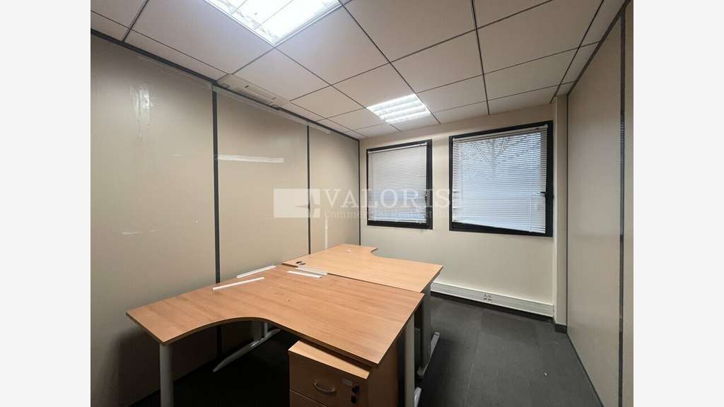 Atelier et bureaux à louer parc sécurisé à Ecully