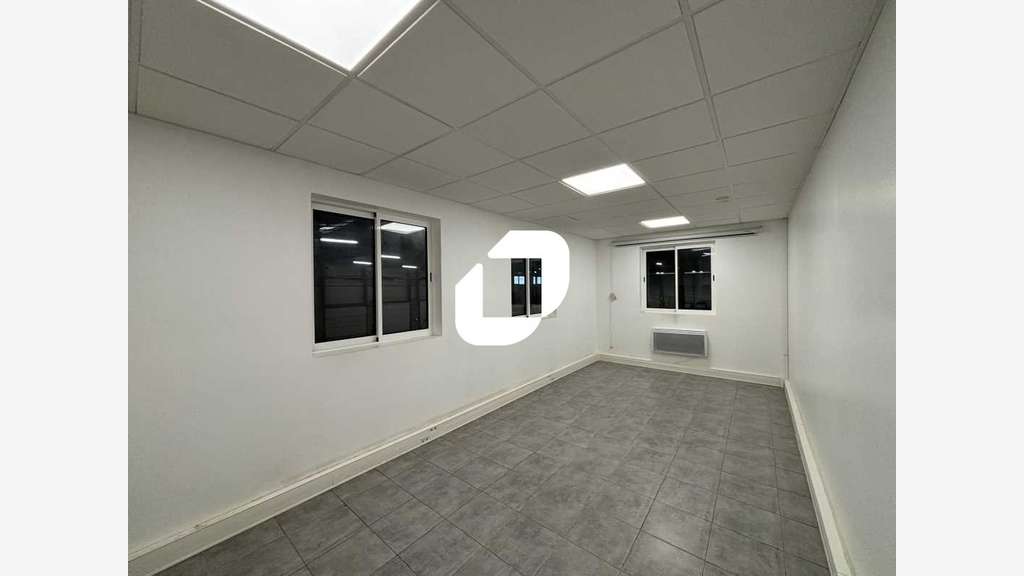A louer Local d'activité 2750m² Egly