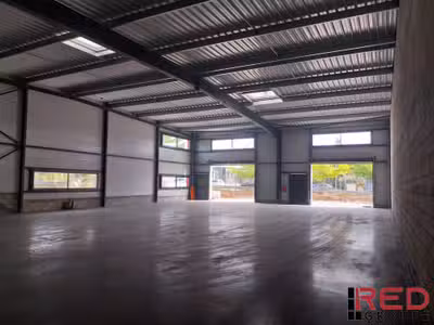 A louer entrepôts 115 à 385m² acc PL à Éguilles