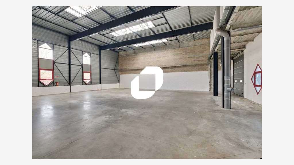 A louer Local d'activité 382m² Elancourt