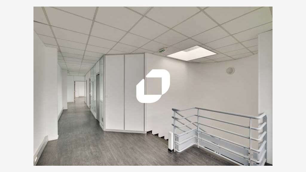 A louer Local d'activité 382m² Elancourt