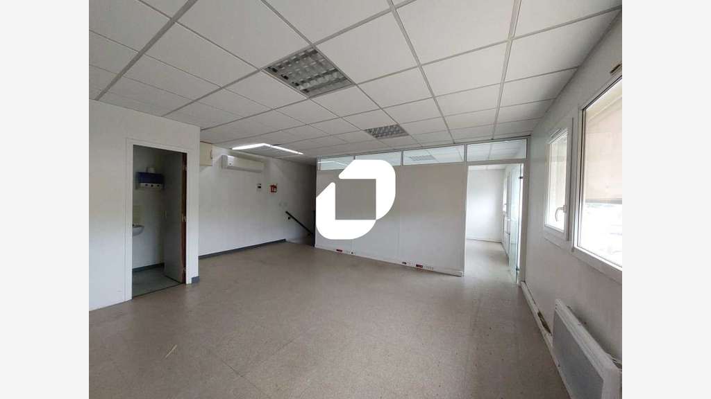 A louer Local d'activité 214m² Elancourt