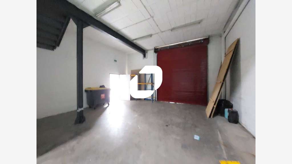 A louer Local d'activité 214m² Elancourt