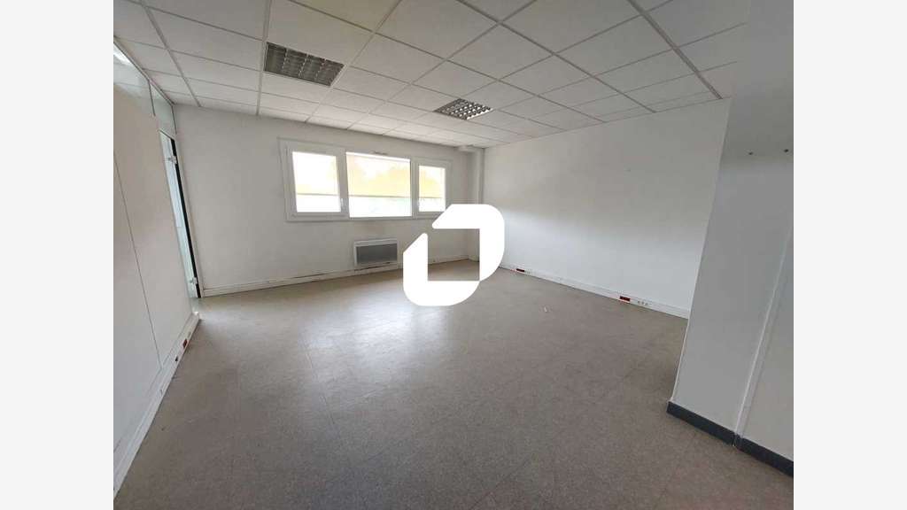 A louer Local d'activité 214m² Elancourt