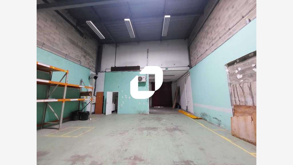 A louer Local d'activité 214m² Elancourt
