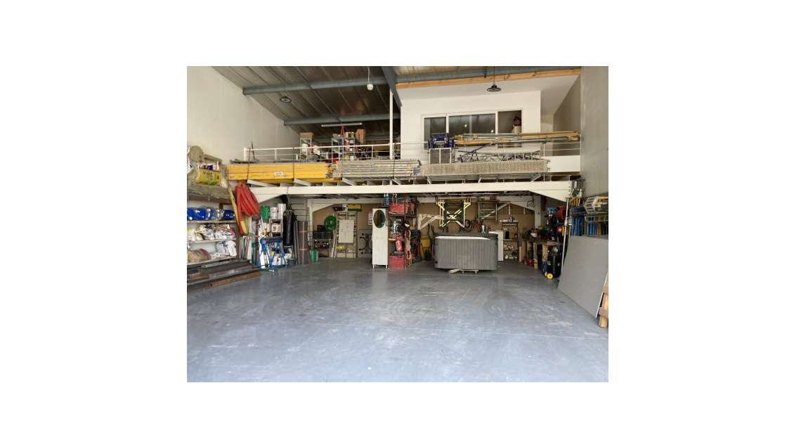 A louer entrepôt 175m² dans la ZA de Elne