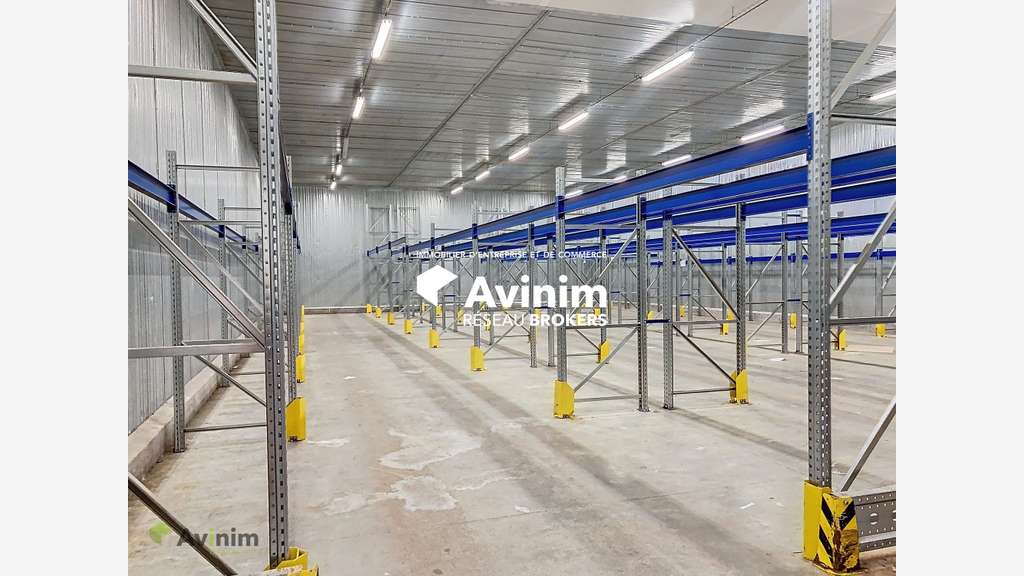 A louer locaux de stockage de 478m² en ZI Eloyes