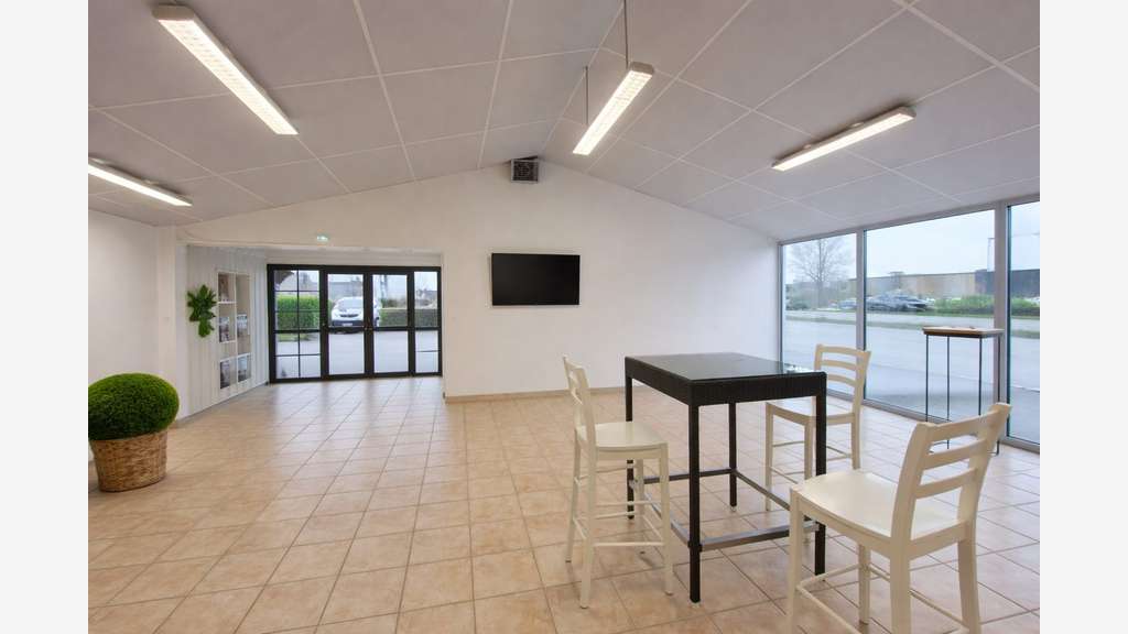 A louer local d’activité de 290m² secteur Elven