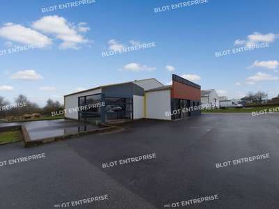 A louer local d'activités de 304m² à Elven RN166