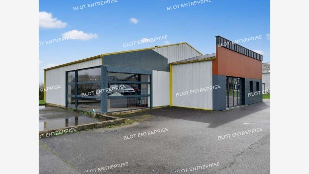 A louer local d'activités de 304m² à Elven RN166